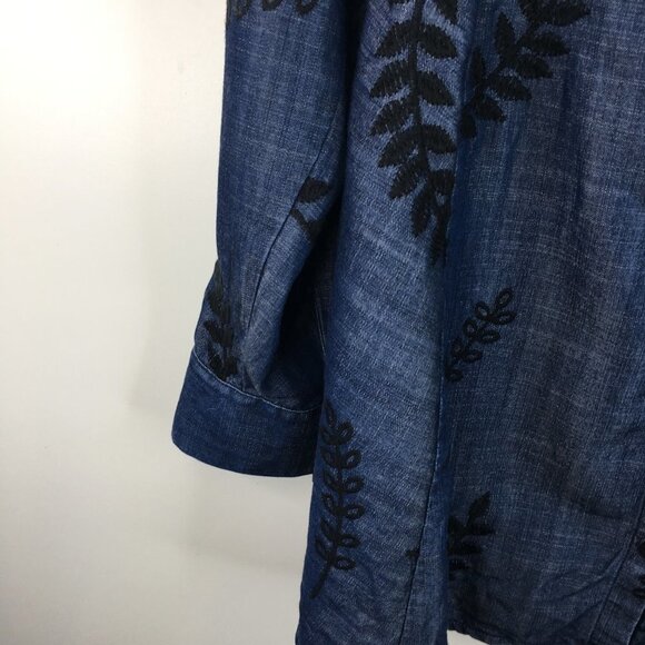 Soft Surroundings Tencel Blue Embroidered Floral Button Down Top Size M - Picture 3 of 9